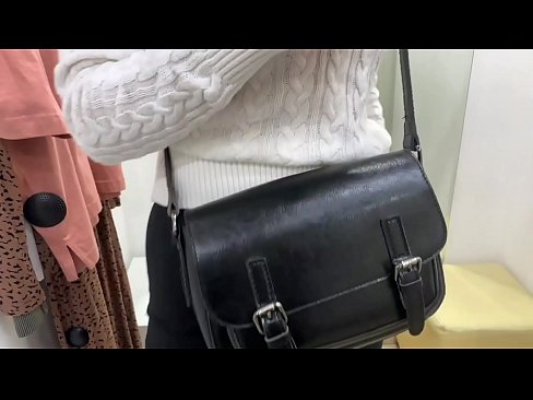 ❤️ 年轻婊子FeralBerry在试衣间用假阳具公开自慰 Super sex