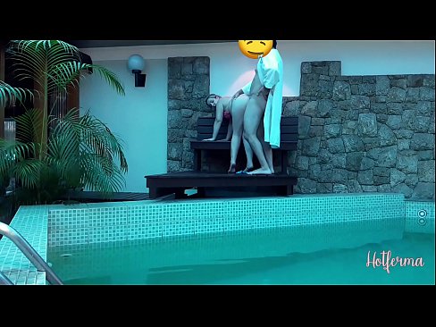 ❤️ 老板邀请女佣去泳池,却忍不住要来个热辣的 Super sex