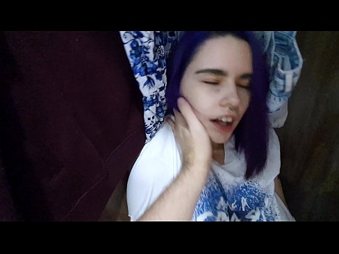 ❤️ 在衣柜里发现我的妹妹并帮助她射精 Super sex